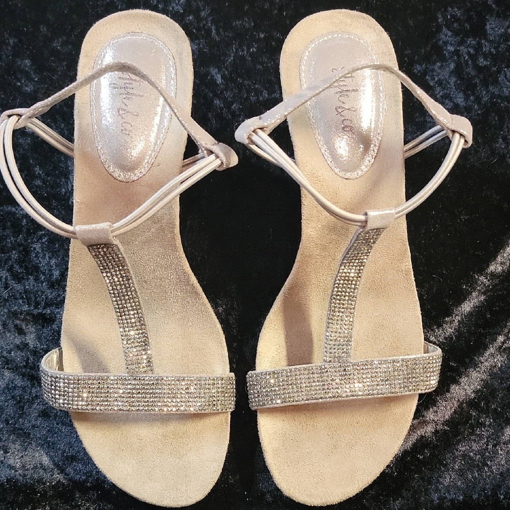 Elegant Rhinestone Metallic Silver Mulan Strappy Sandals Size 7 With Wedge Heel
